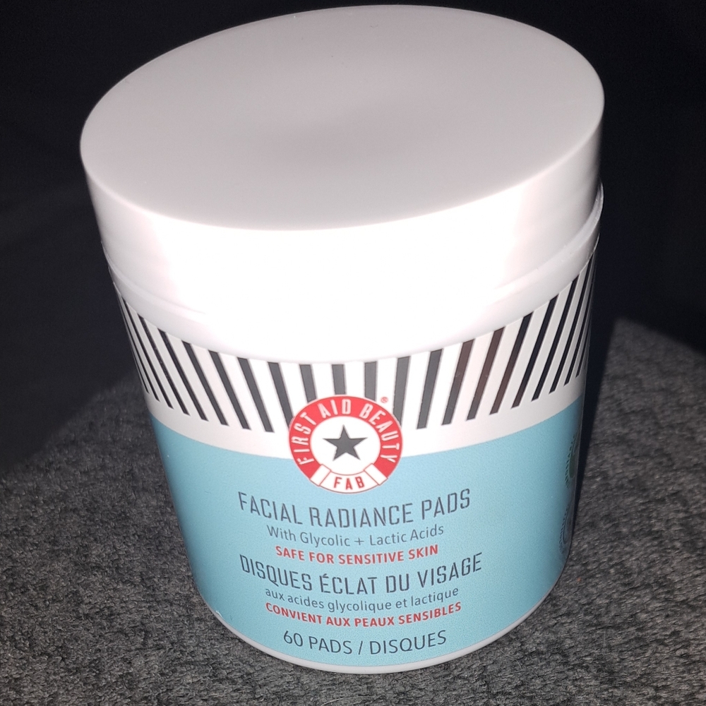 First aid radiance facial cleansing pads